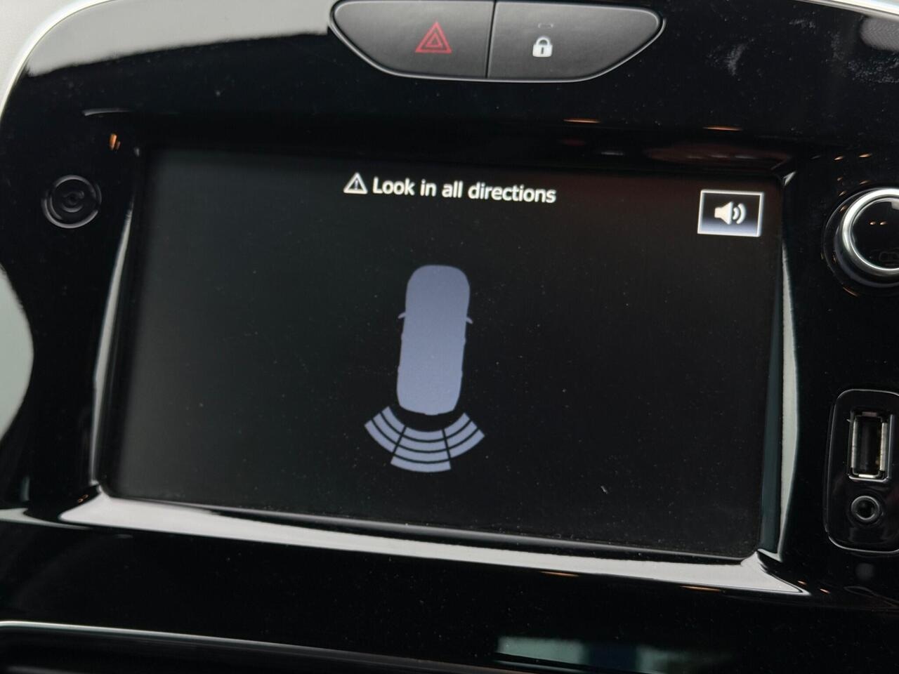 Renault Clio thumbnail Infotainment System