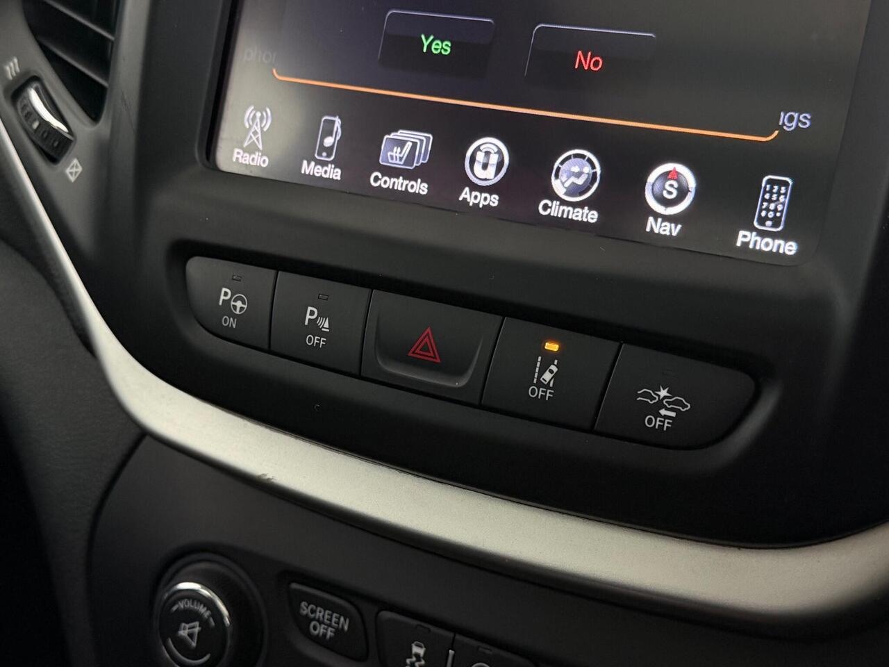 Jeep Cherokee thumbnail Infotainment System