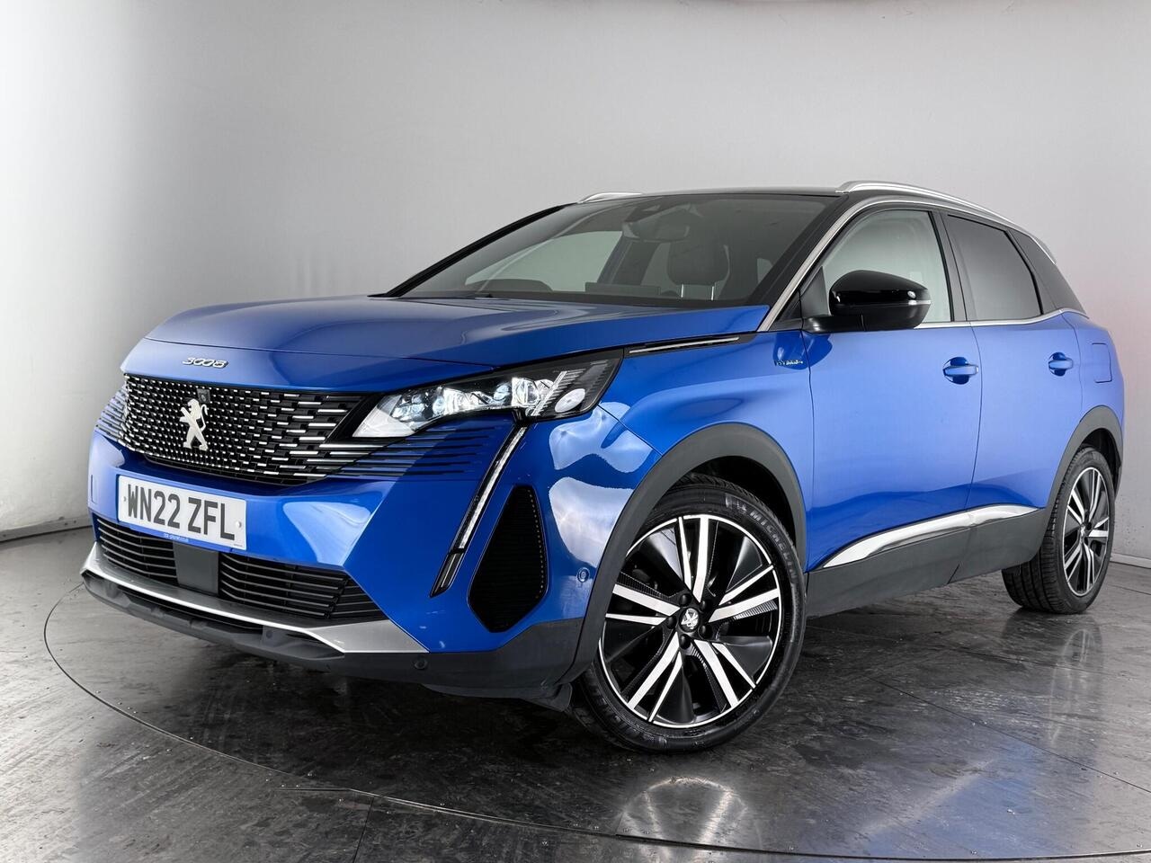 Peugeot 3008 thumbnail Front Left