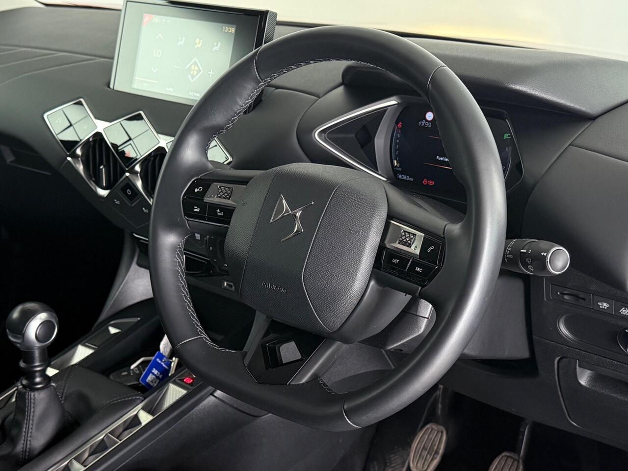 DS AUTOMOBILES DS 3 CROSSBACK thumbnail Steering Wheel