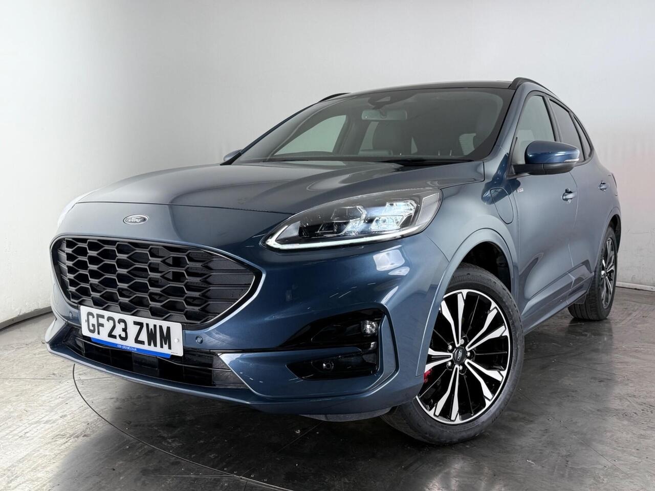 Ford Kuga thumbnail Front Left