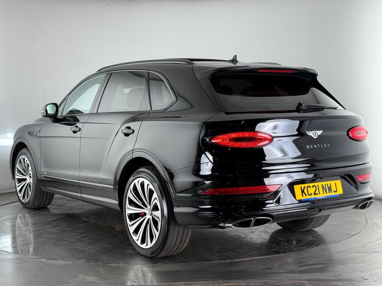 Bentley Bentayga thumbnail Rear Left
