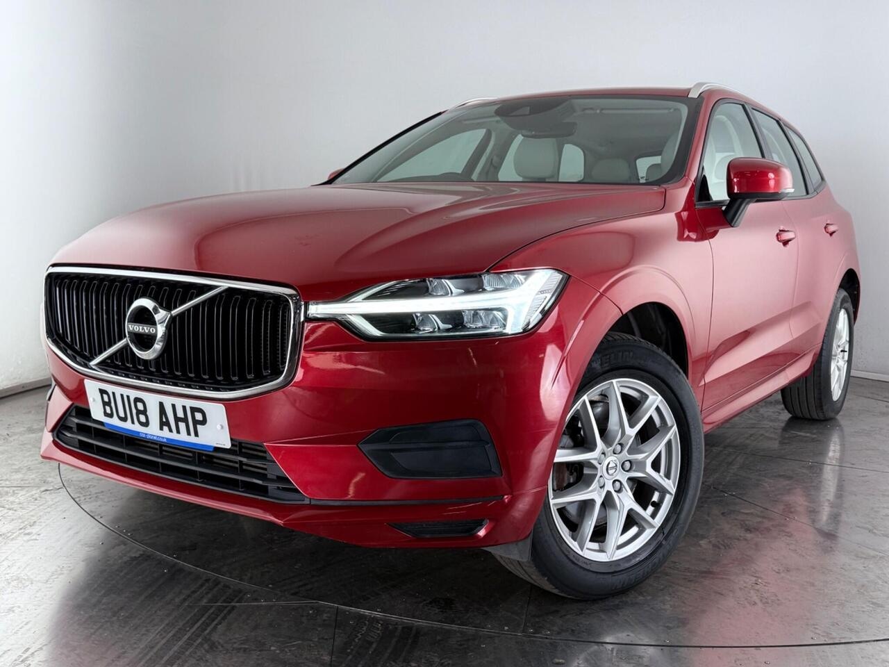 Volvo XC60 thumbnail Front Left