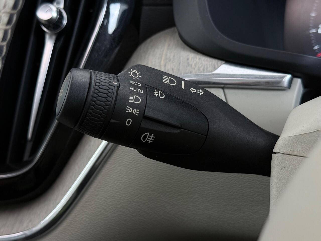 Volvo XC60 thumbnail Misc Controls