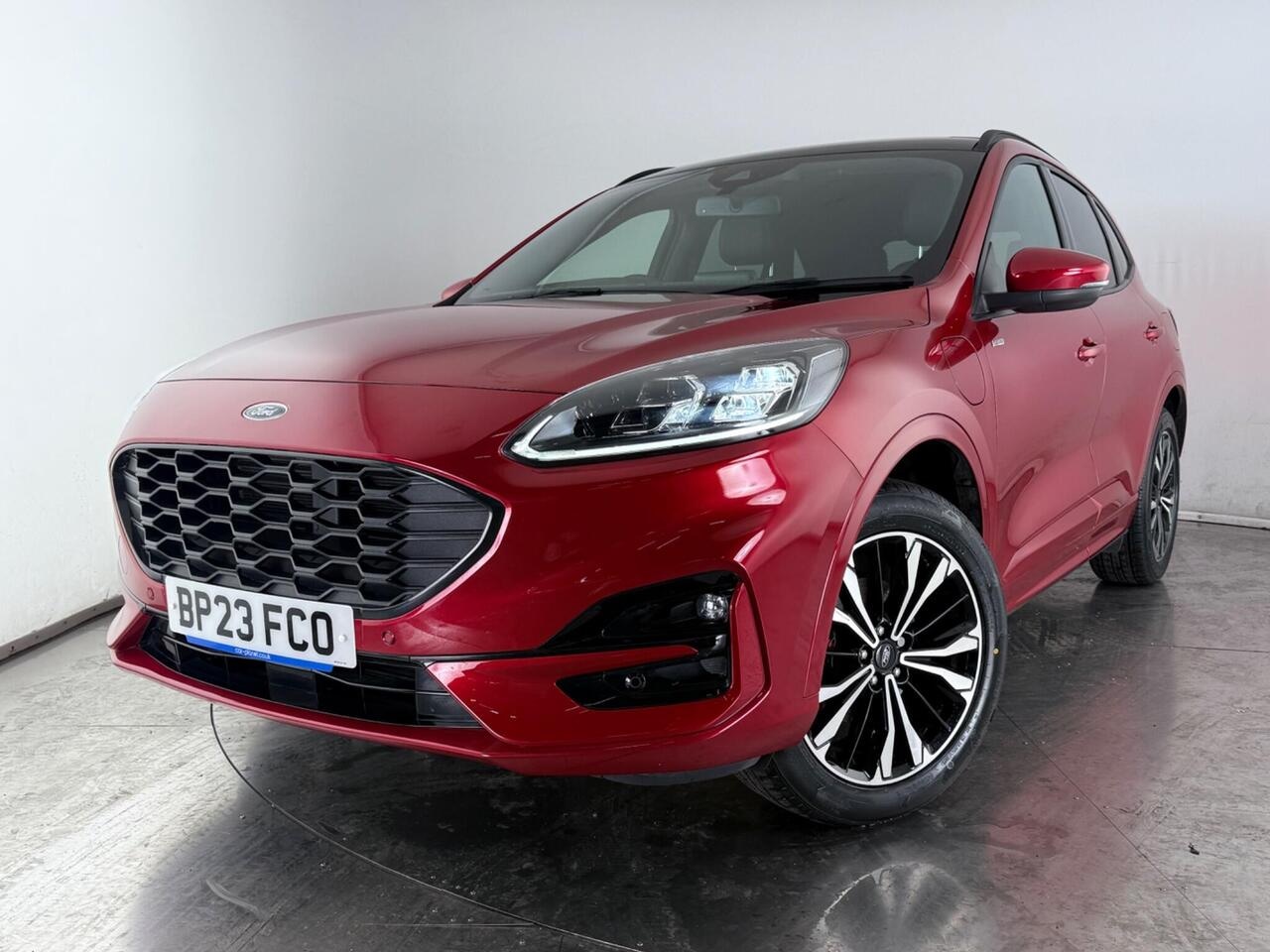 Ford Kuga thumbnail Front Left