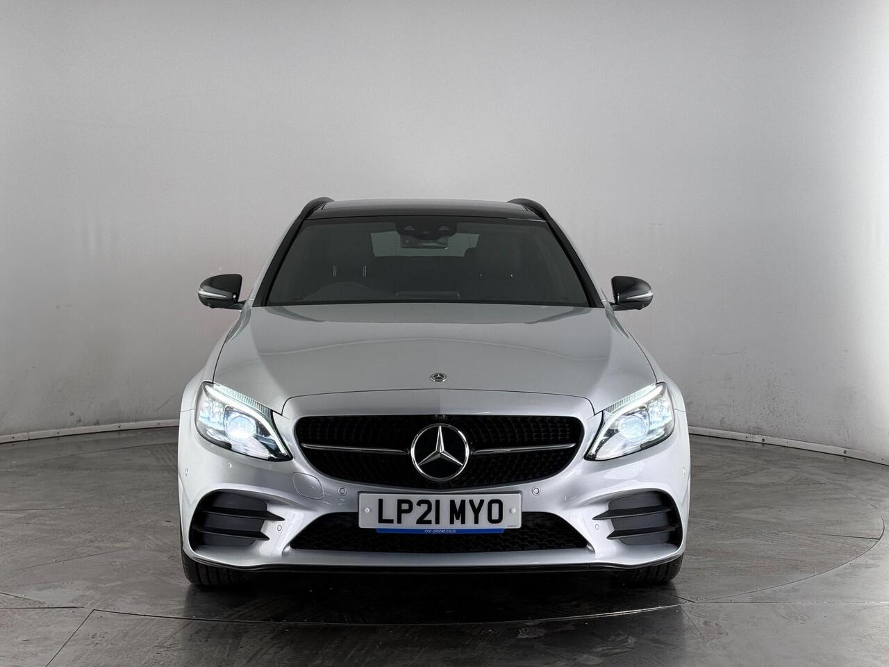 Mercedes-Benz C Class thumbnail Front