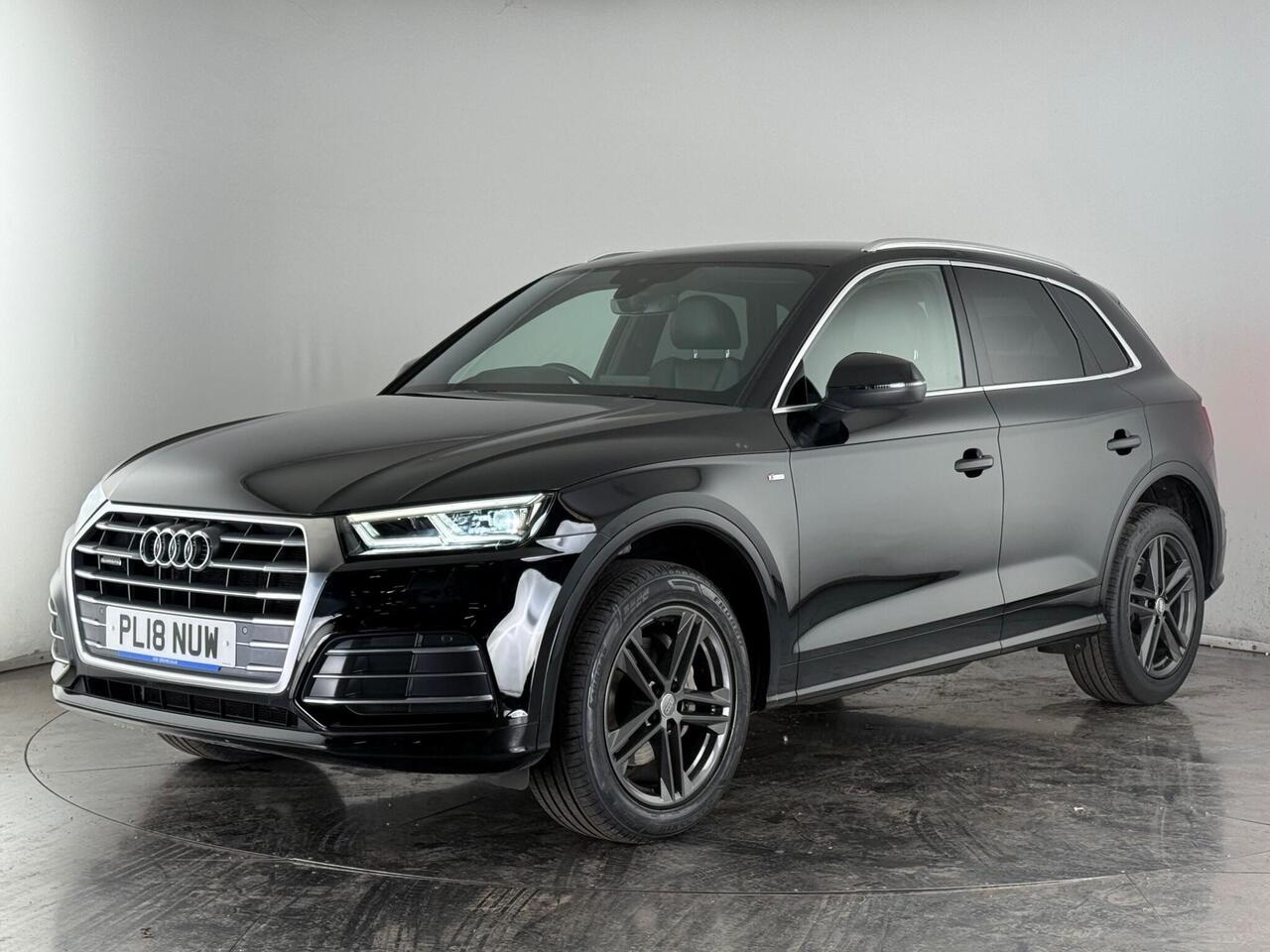 Audi Q5 thumbnail Front Left