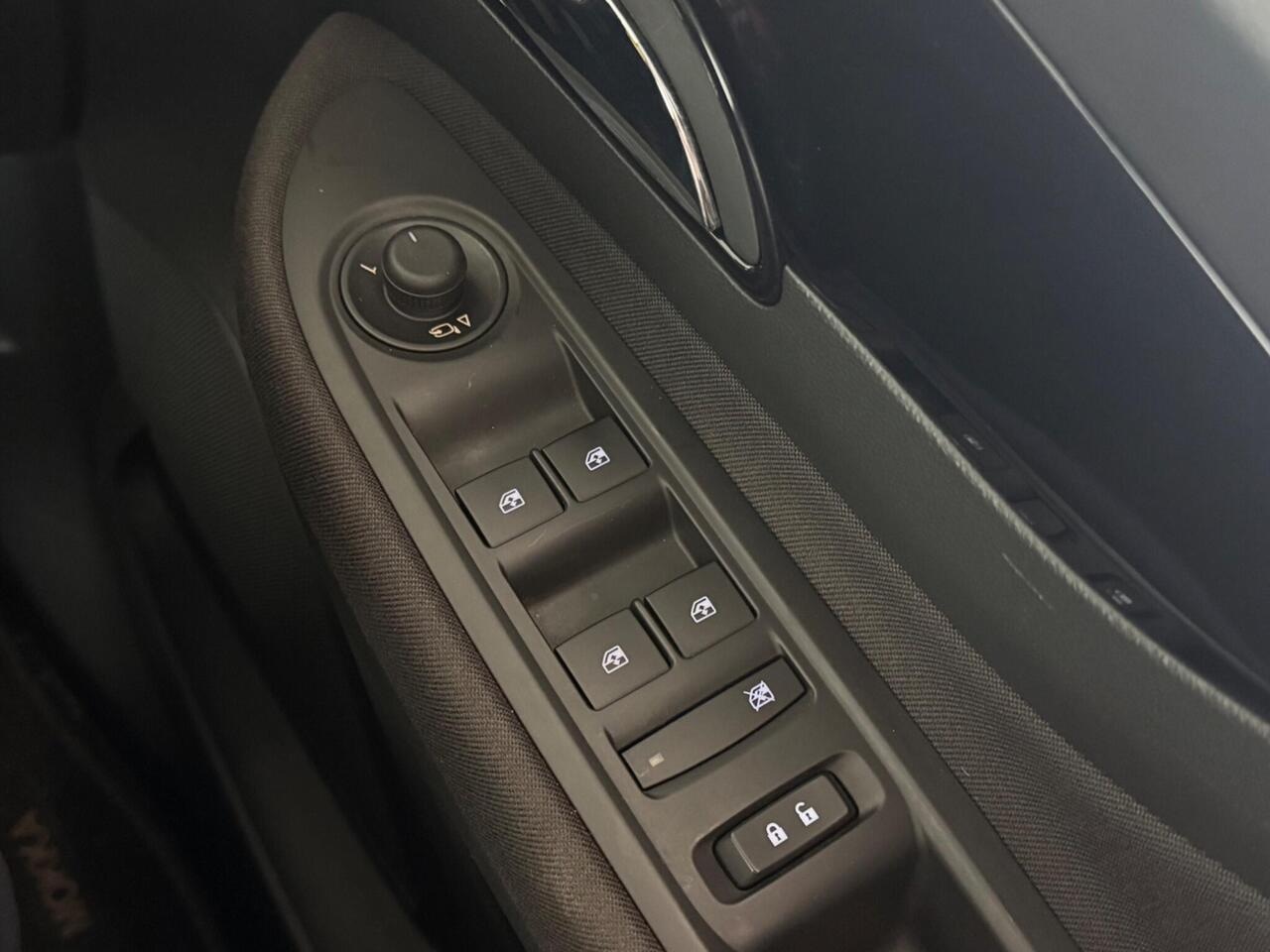 Vauxhall Mokka X thumbnail Door Interior