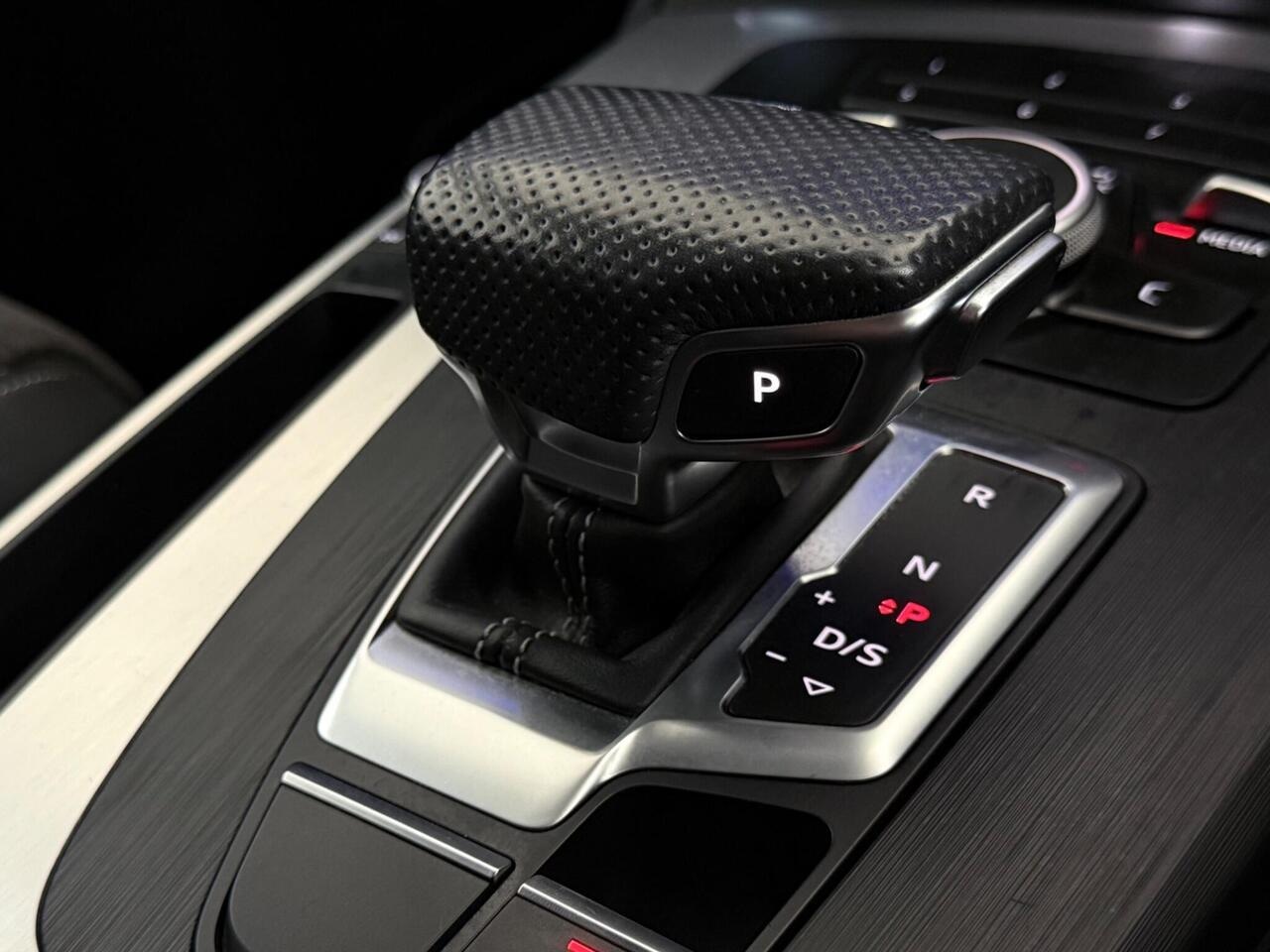 Audi Q5 thumbnail Interior Front