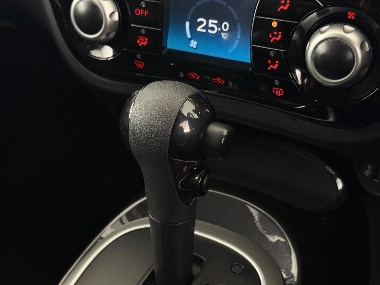 Nissan Juke thumbnail Interior Front