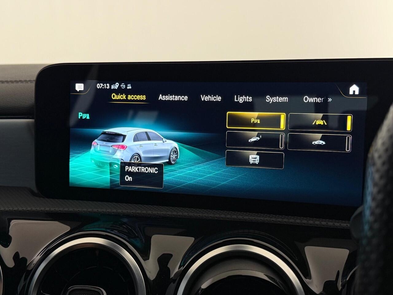 Mercedes-Benz A Class thumbnail Infotainment System