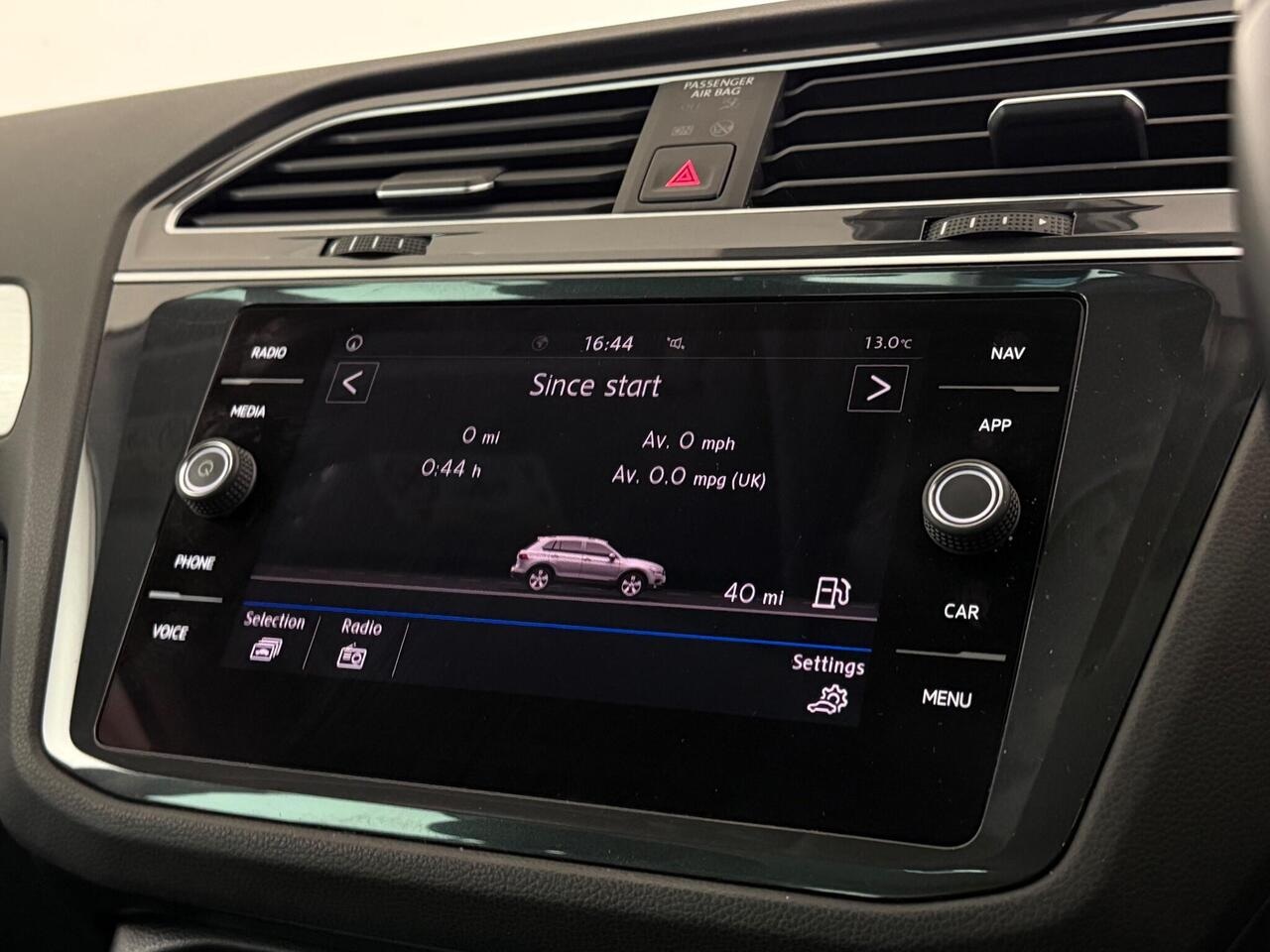 Volkswagen Tiguan thumbnail Infotainment System