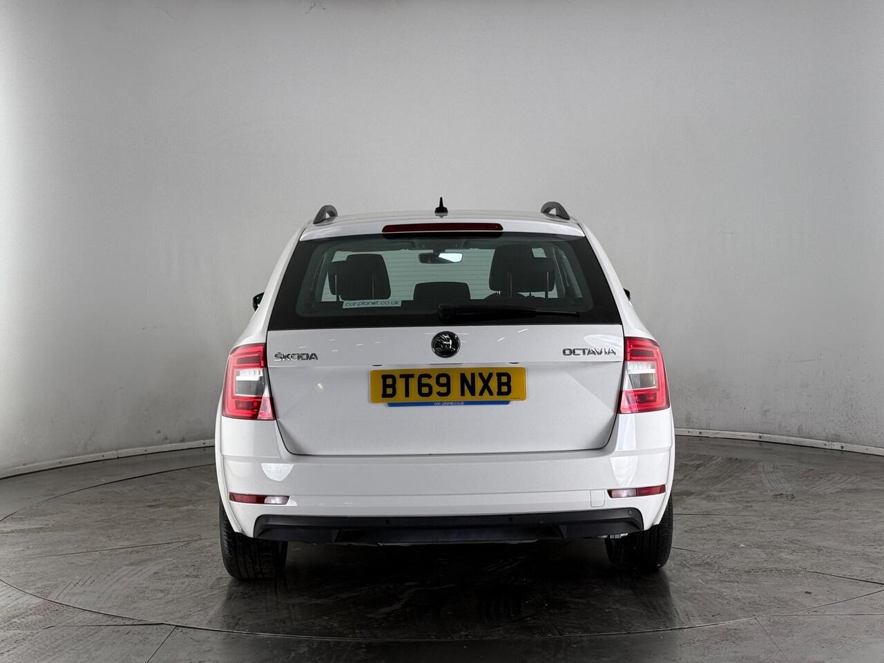 Skoda Octavia thumbnail Rear