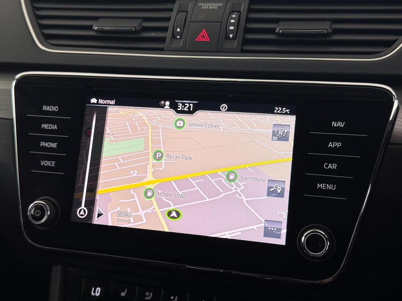 Skoda Superb thumbnail Infotainment System