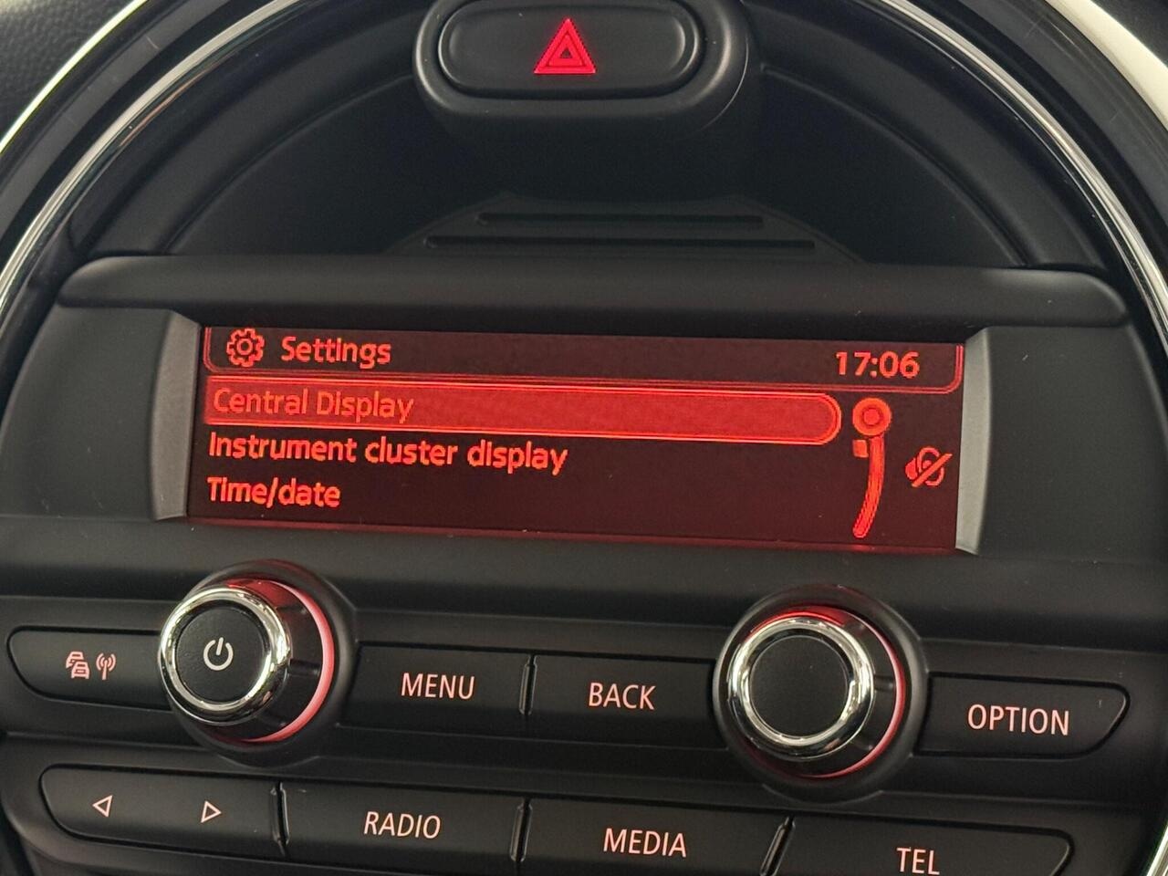 MINI Hatch thumbnail Infotainment System