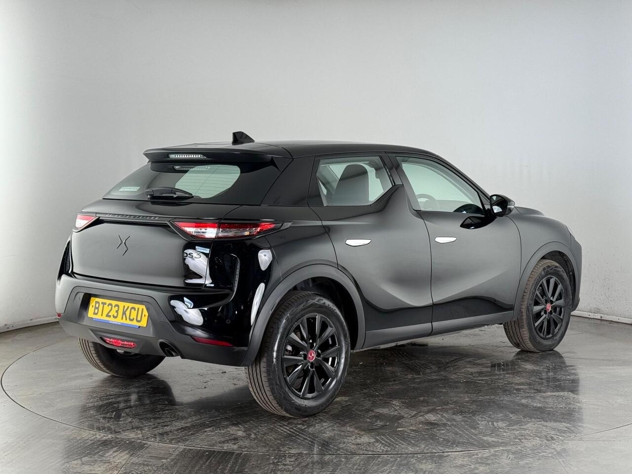DS AUTOMOBILES DS 3 thumbnail Rear Right