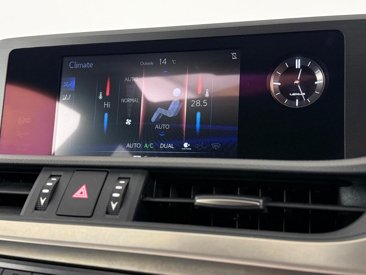 Lexus ES thumbnail Infotainment System
