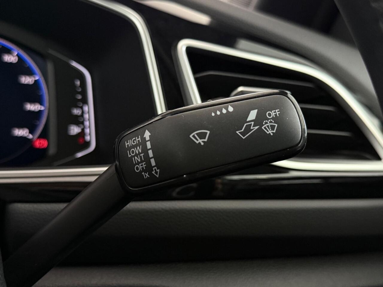 Volkswagen T-Roc thumbnail Misc Controls