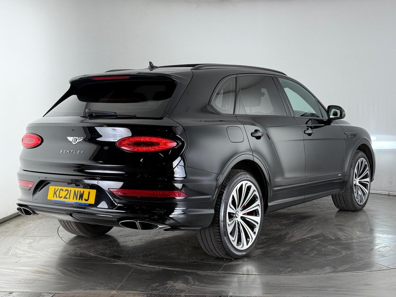 Bentley Bentayga thumbnail Rear Right