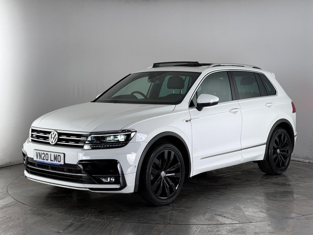 Volkswagen Tiguan thumbnail Front Left