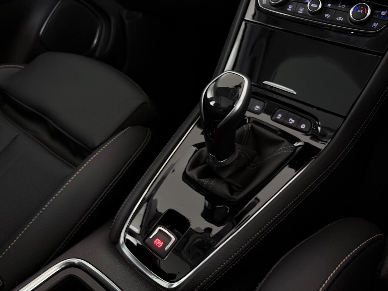 Vauxhall Grandland X thumbnail Interior Front