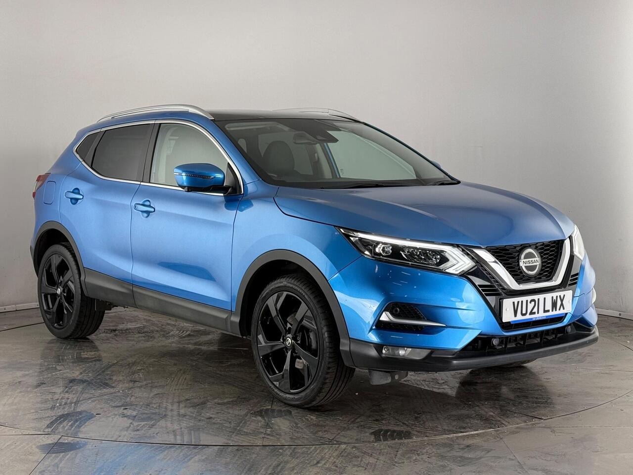 Nissan Qashqai thumbnail Front Right
