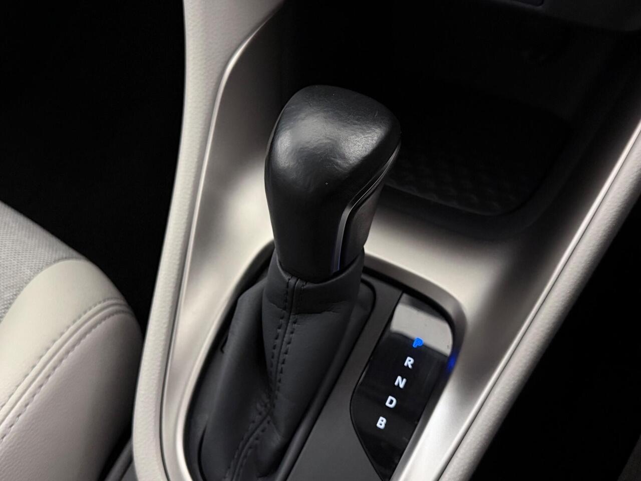 Toyota Yaris thumbnail Interior Front