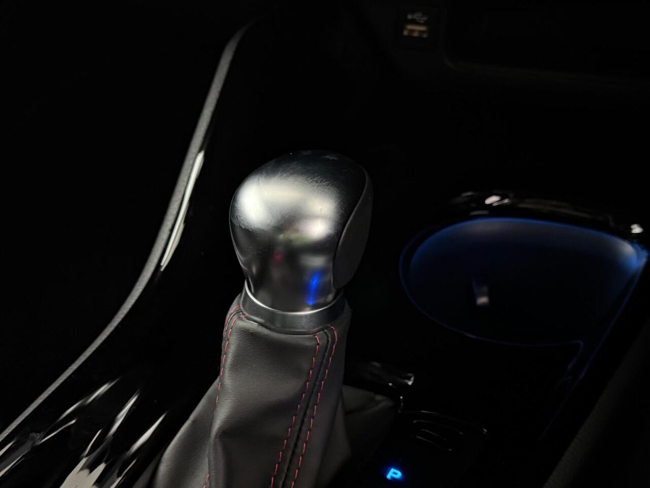 Toyota C-HR thumbnail Interior Front