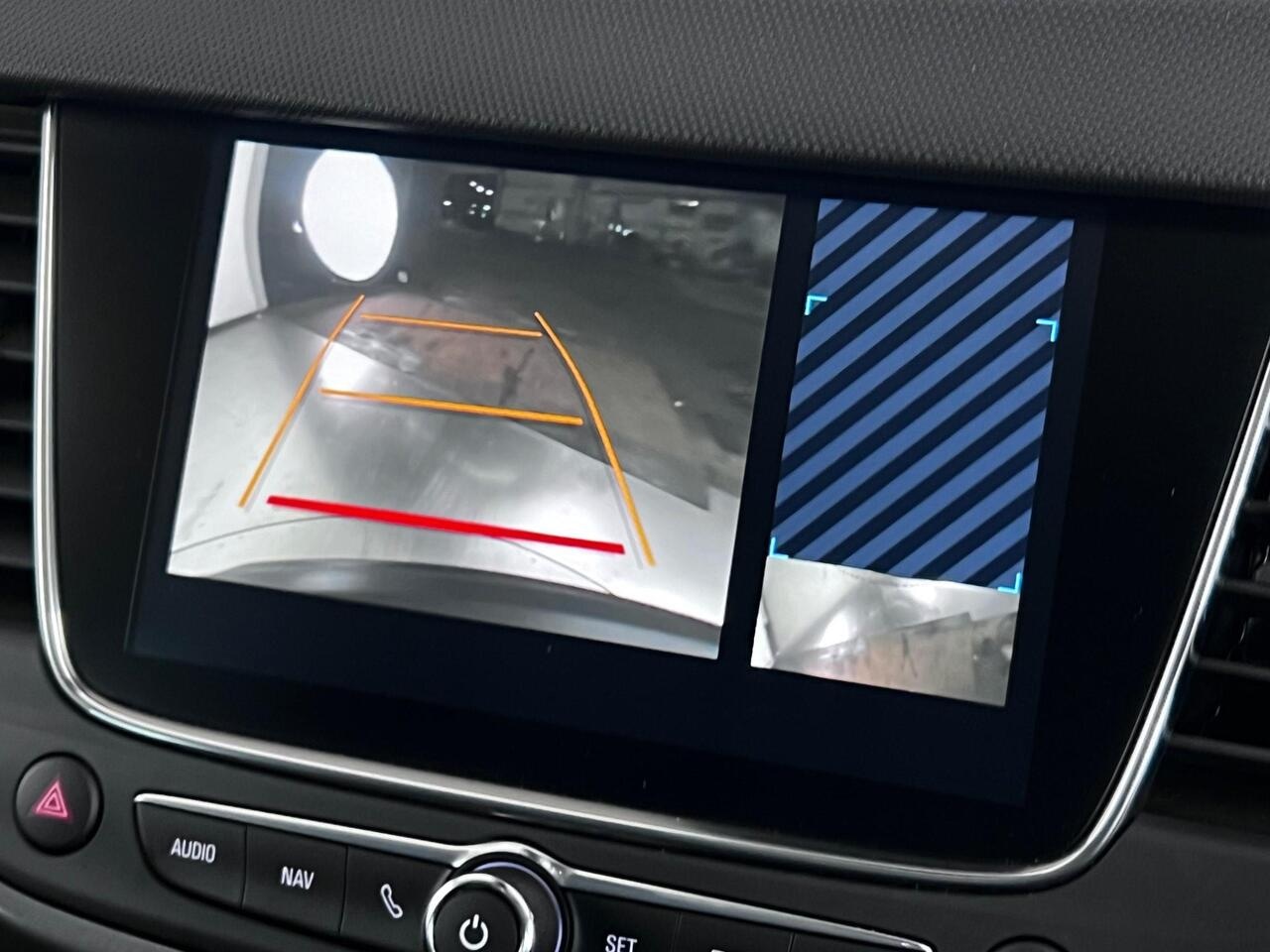 Vauxhall Crossland thumbnail Infotainment System