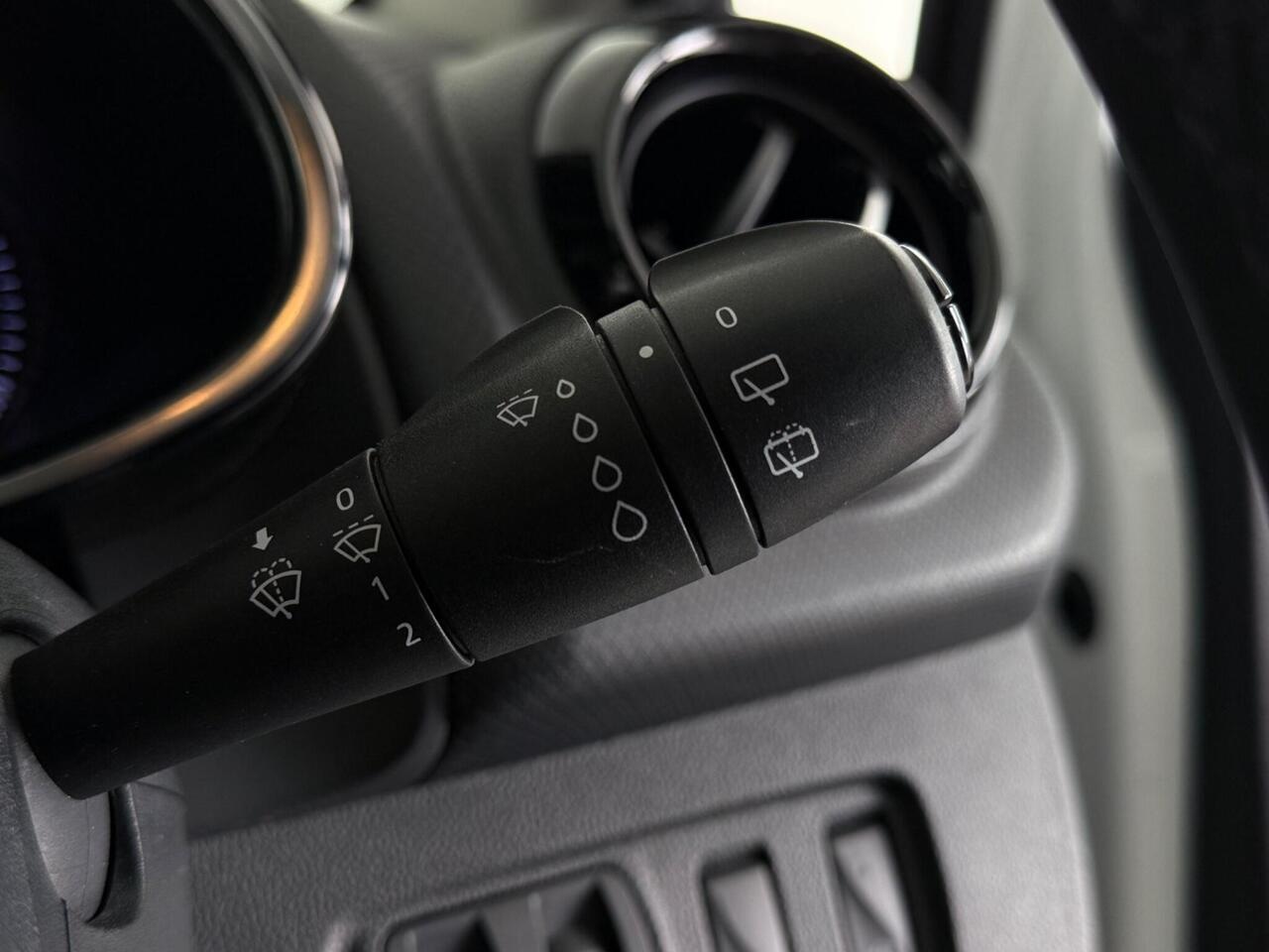 Renault Clio thumbnail Misc Controls