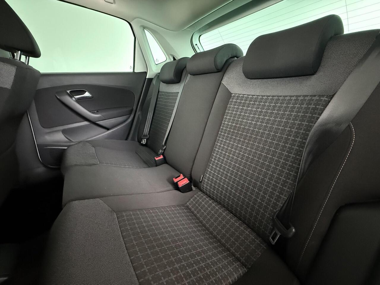 Volkswagen Polo thumbnail Seats Rear