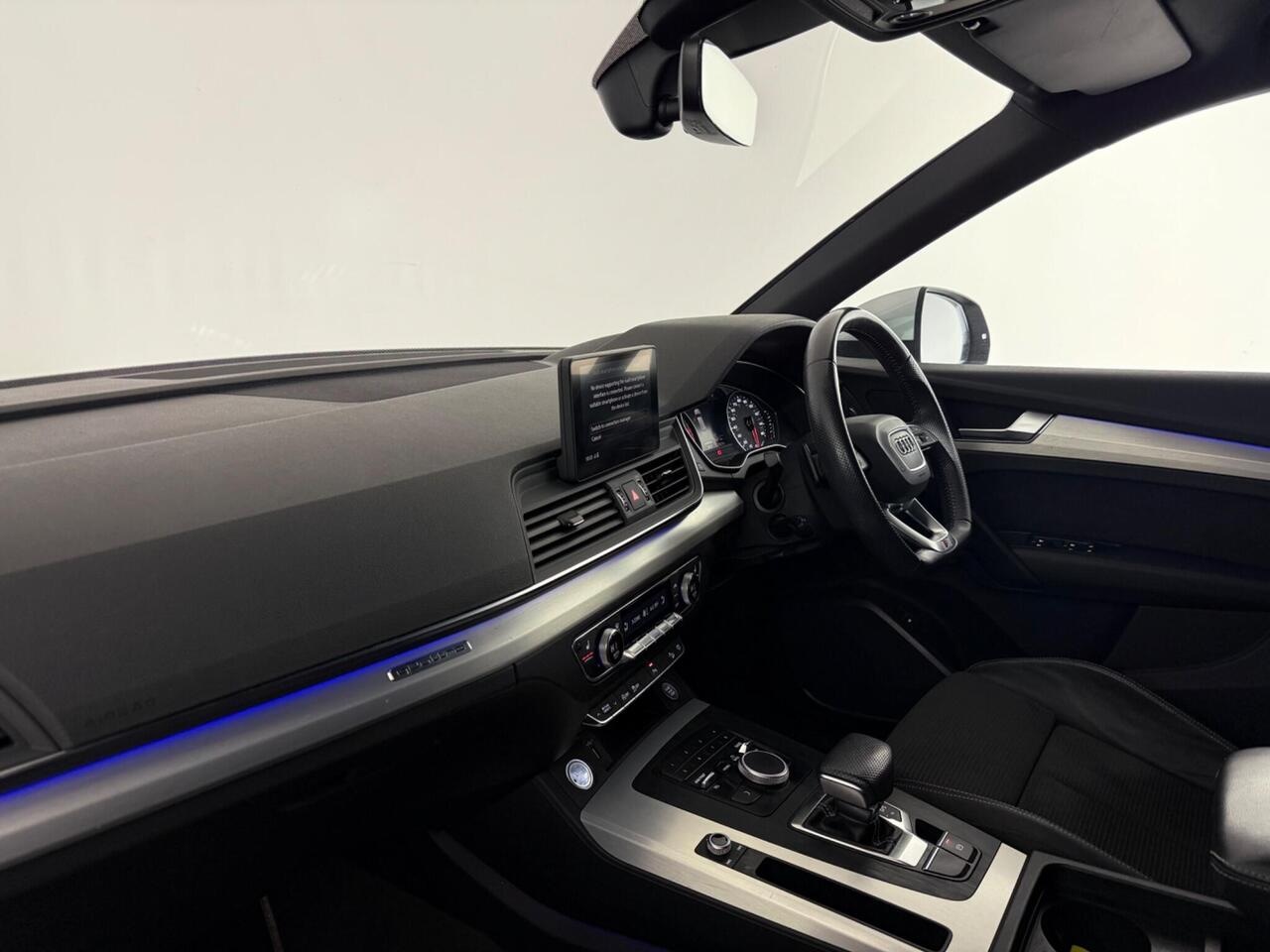 Audi Q5 thumbnail Interior Front