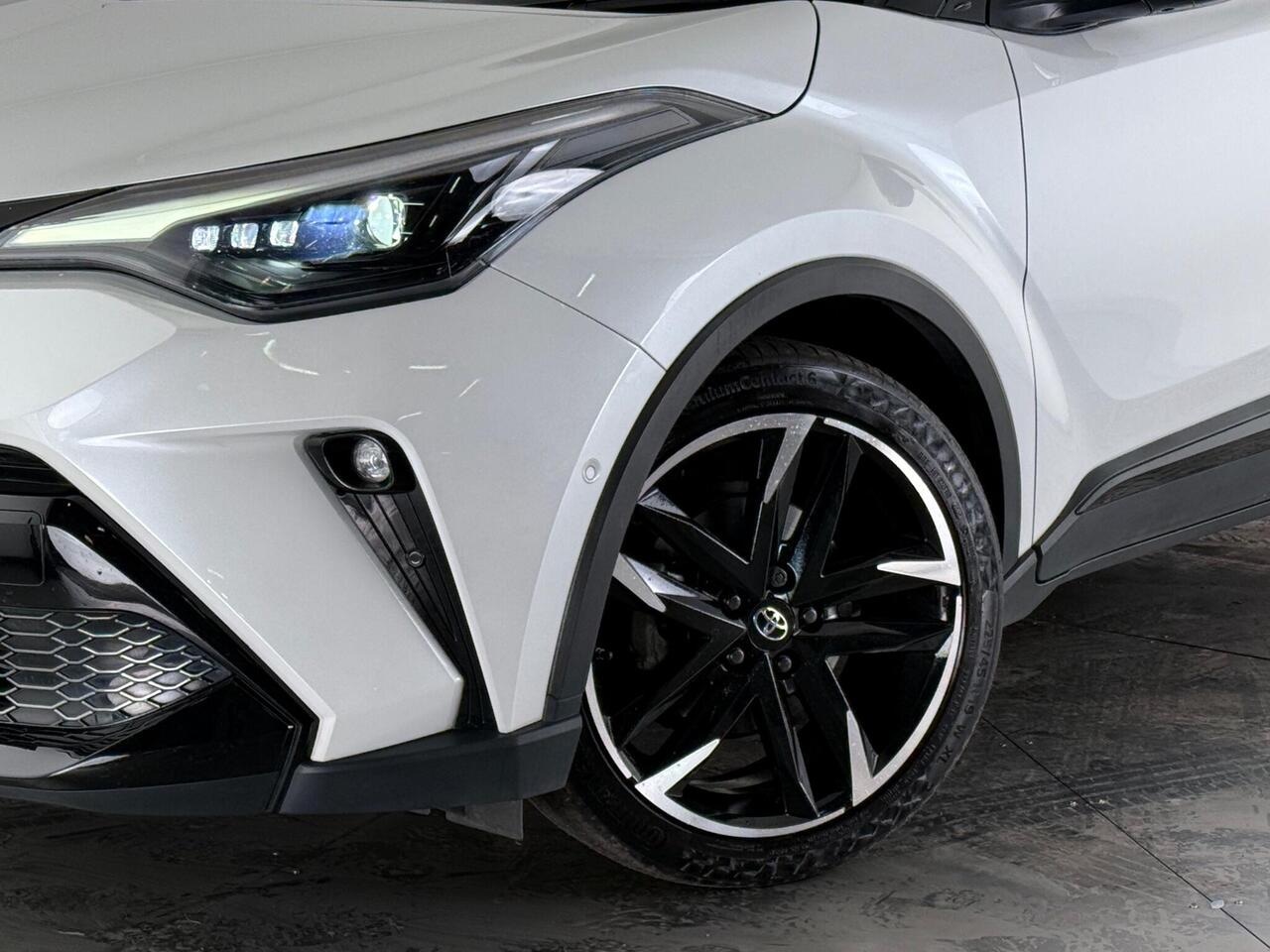 Toyota C-HR thumbnail Wheel