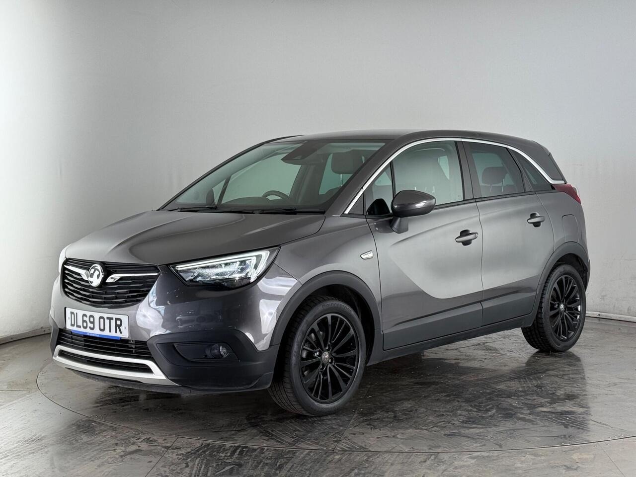 Vauxhall Crossland X thumbnail Front Left