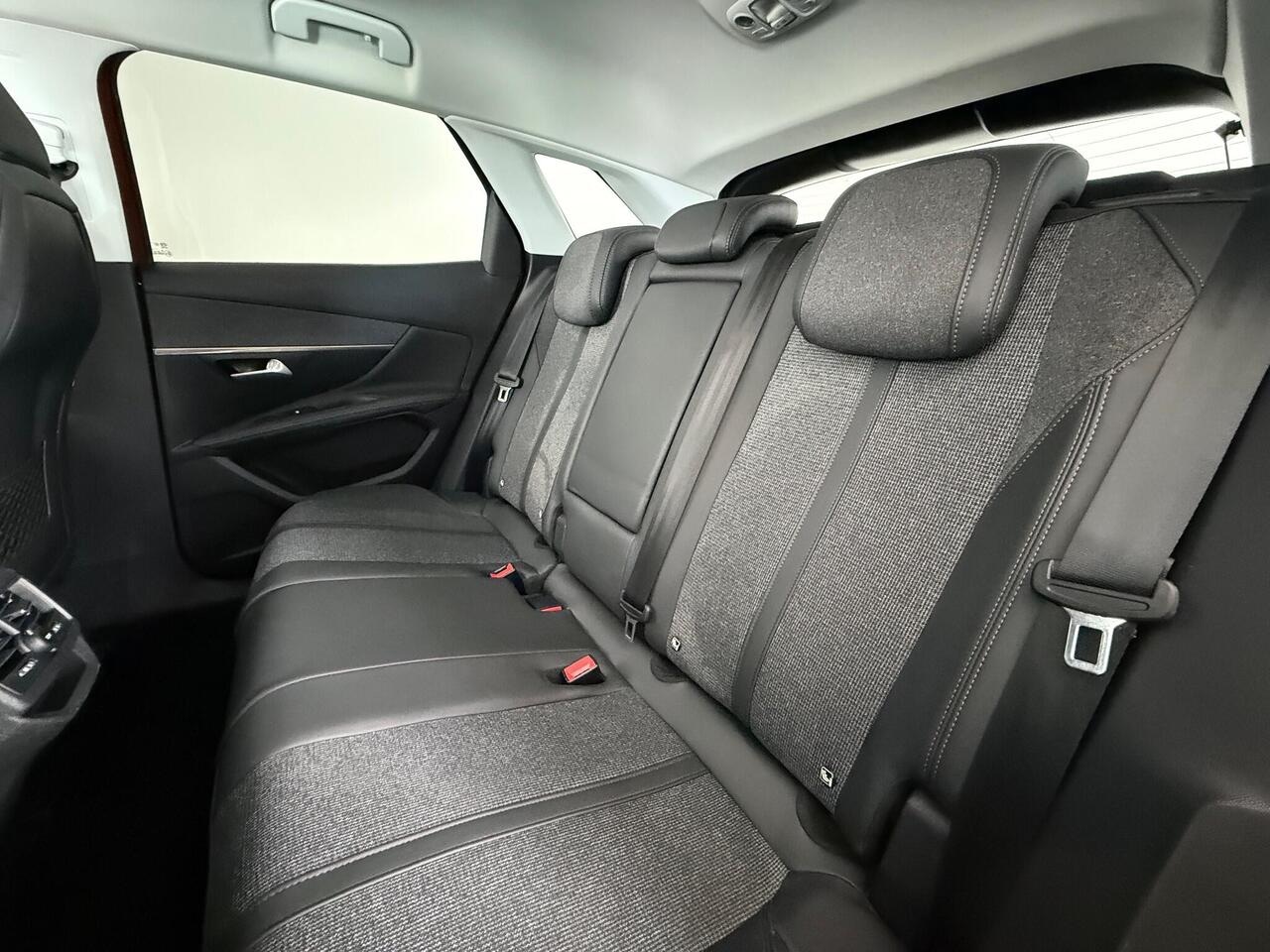 Peugeot 3008 thumbnail Seats Rear