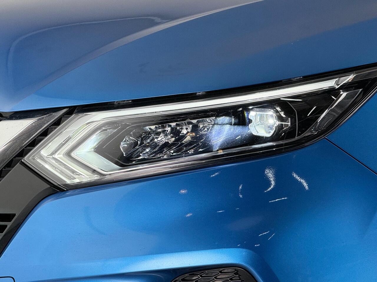 Nissan Qashqai thumbnail Lights Front