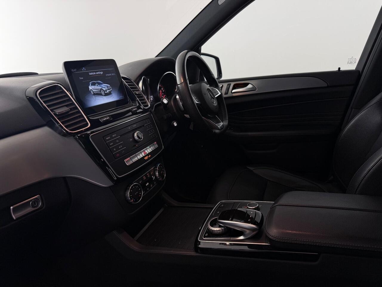 Mercedes-Benz GLE thumbnail Interior Front