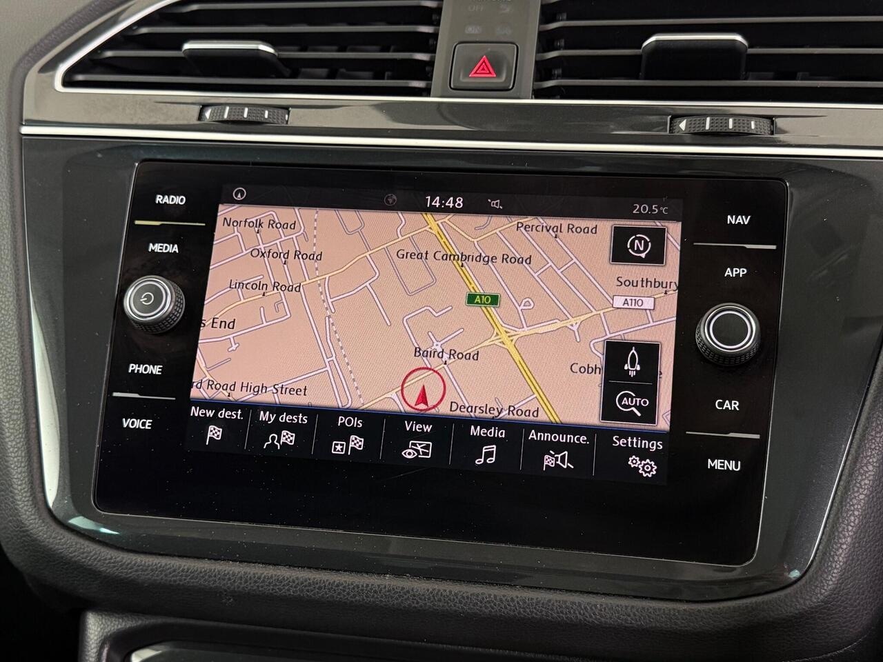 Volkswagen Tiguan thumbnail Infotainment System