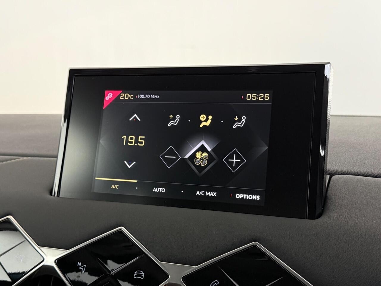 DS AUTOMOBILES DS 3 CROSSBACK thumbnail Infotainment System