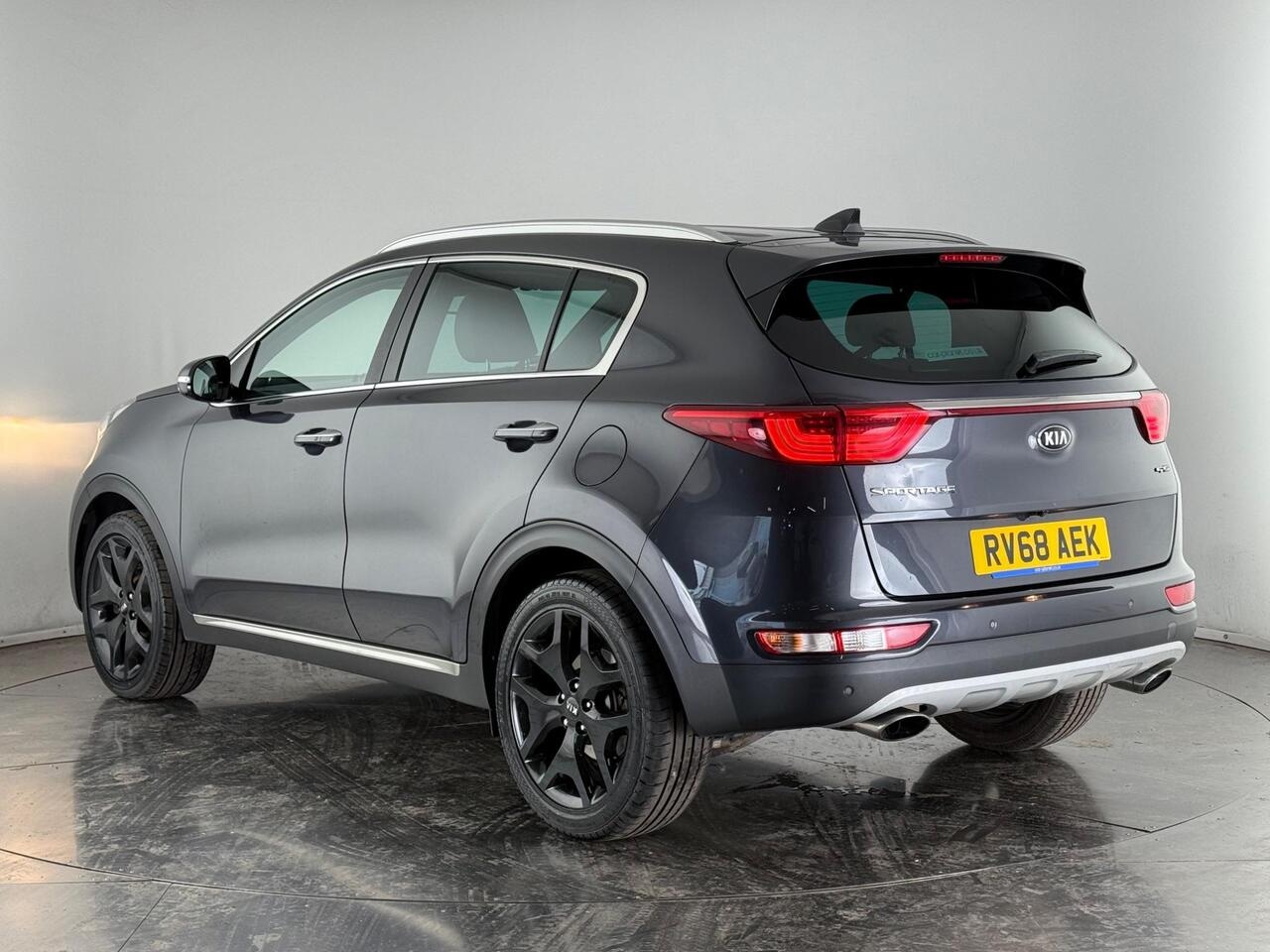 Kia Sportage thumbnail Rear Left