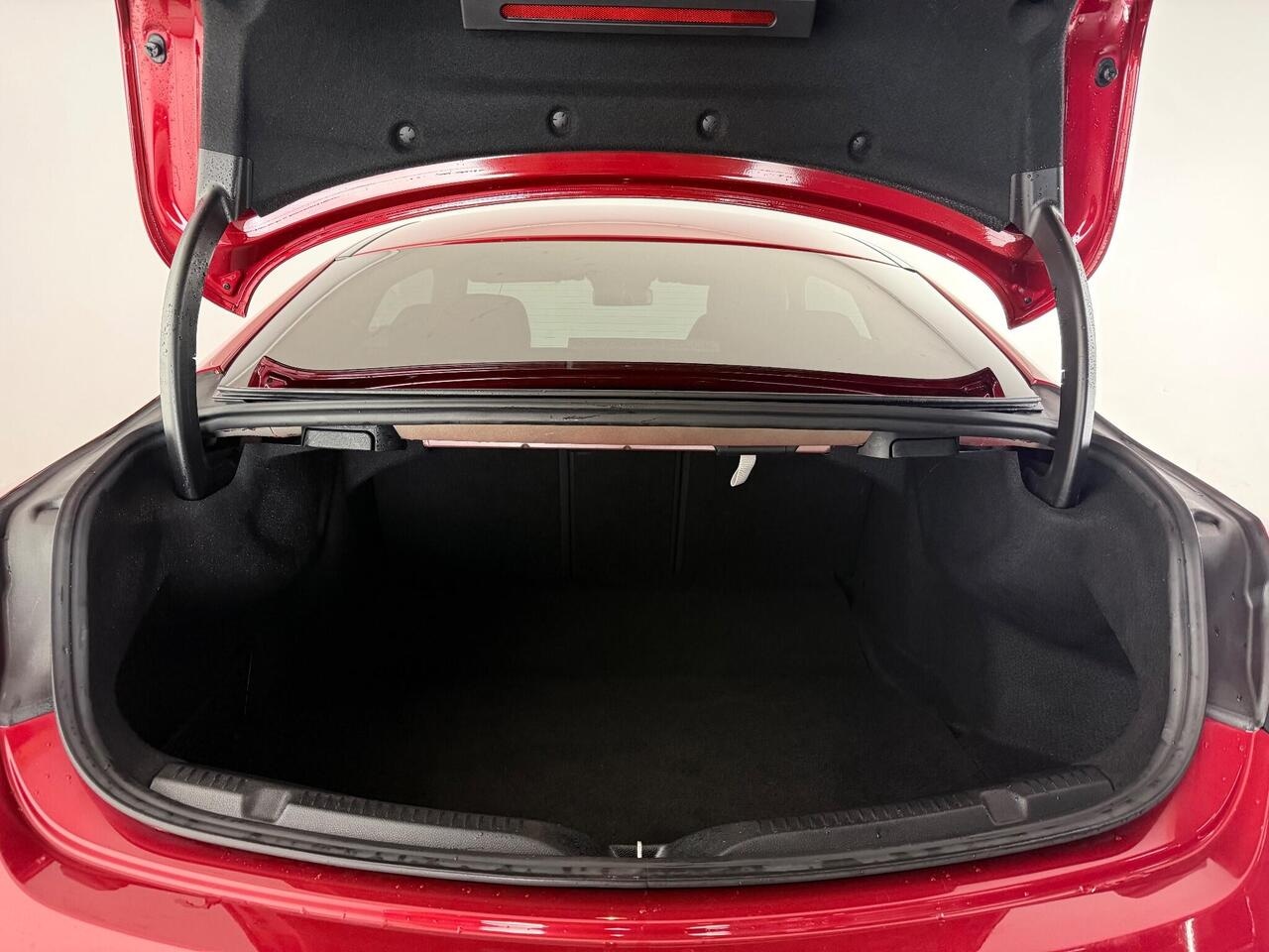 Mercedes-Benz E Class thumbnail Boot