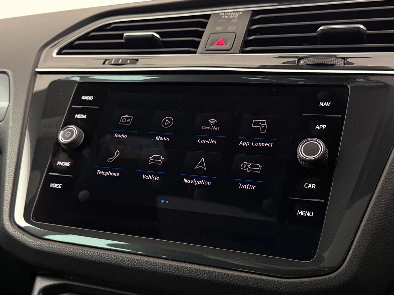 Volkswagen Tiguan thumbnail Infotainment System