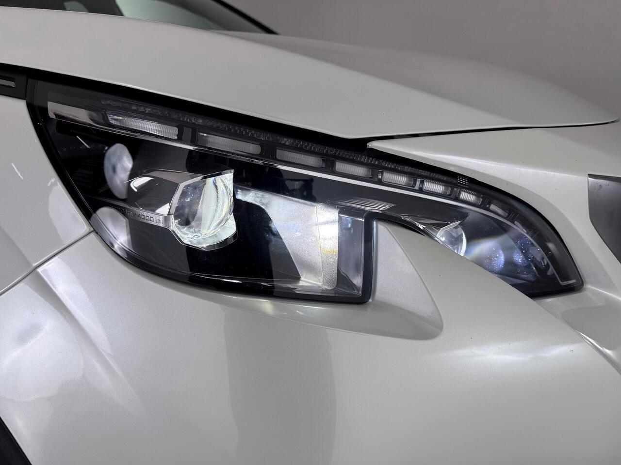Peugeot 5008 thumbnail Lights Front