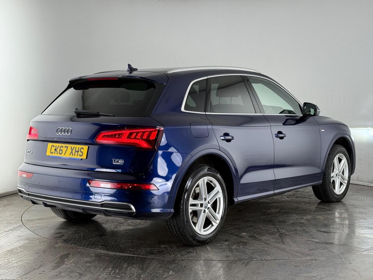 Audi Q5 thumbnail Rear Right
