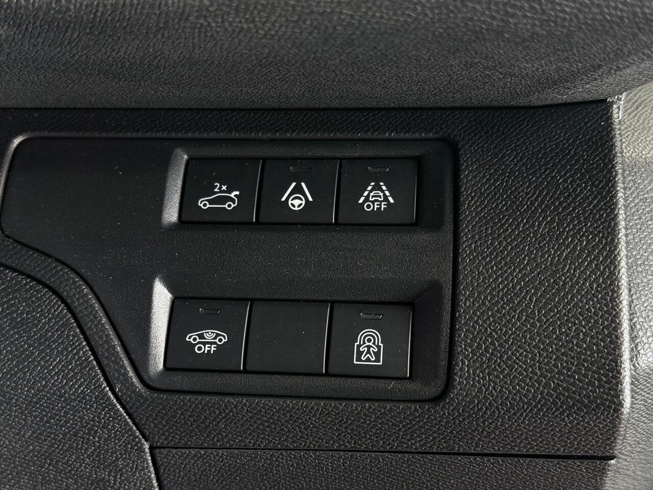 Peugeot 3008 thumbnail Misc Controls