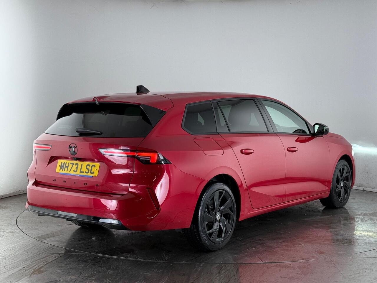 Vauxhall Astra thumbnail Rear Right