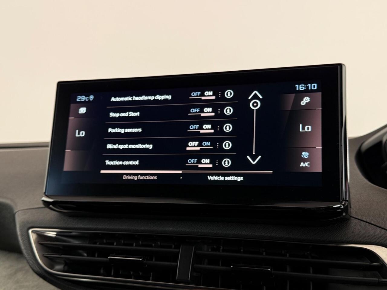 Peugeot 3008 thumbnail Infotainment System