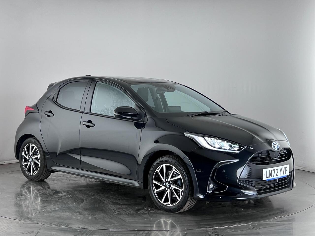 Toyota Yaris thumbnail Front Right