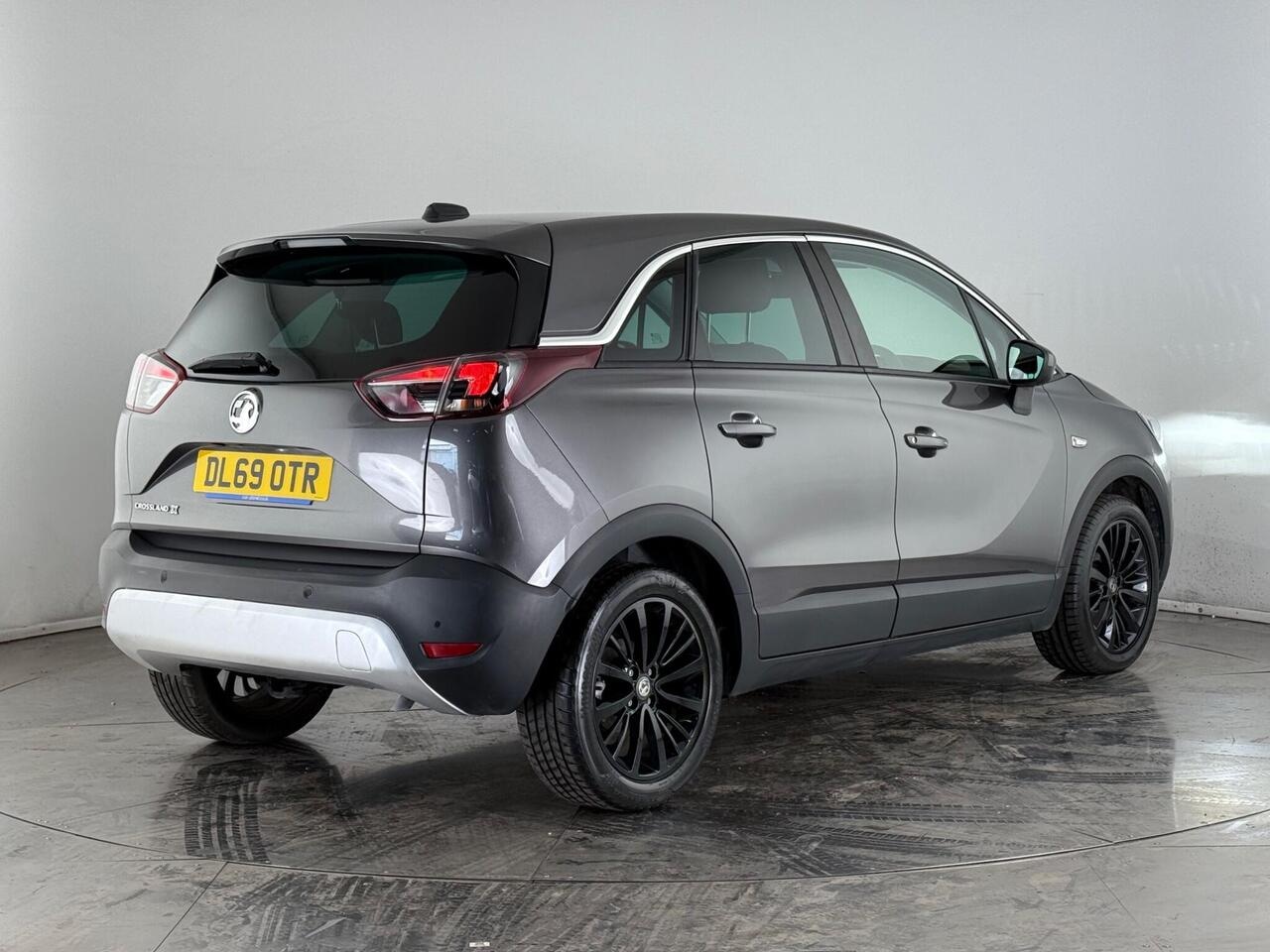 Vauxhall Crossland X thumbnail Rear Right