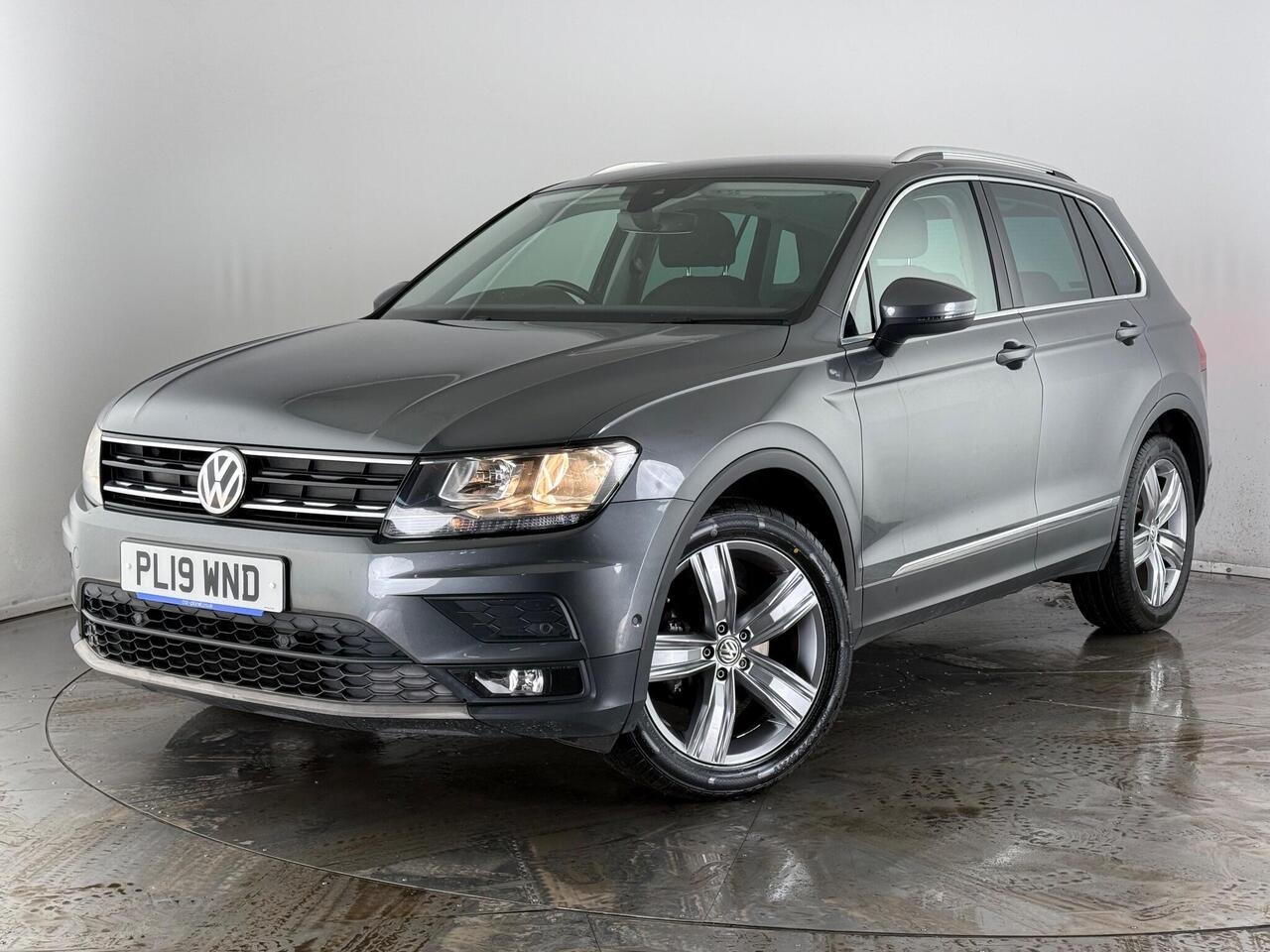 Volkswagen Tiguan thumbnail Front Left